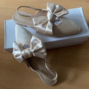 Sandals colour white cream, size 6